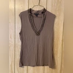 Sleeveless v neck shirt with sequin details